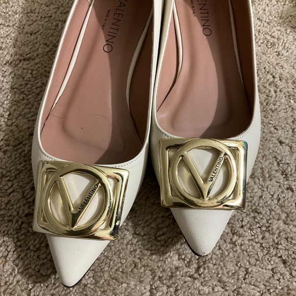 VALENTINO BY MARIO VALENTINO FLORA LOGO BUCKLE POINTED TOE FLAT IN Cream - Picture 4 of 5